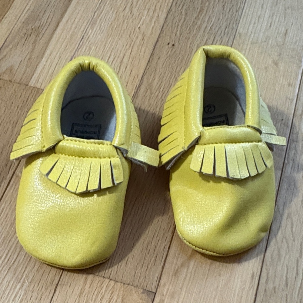 Romirus size 2 Yellow Toddler Fringe Moccasin Shoes